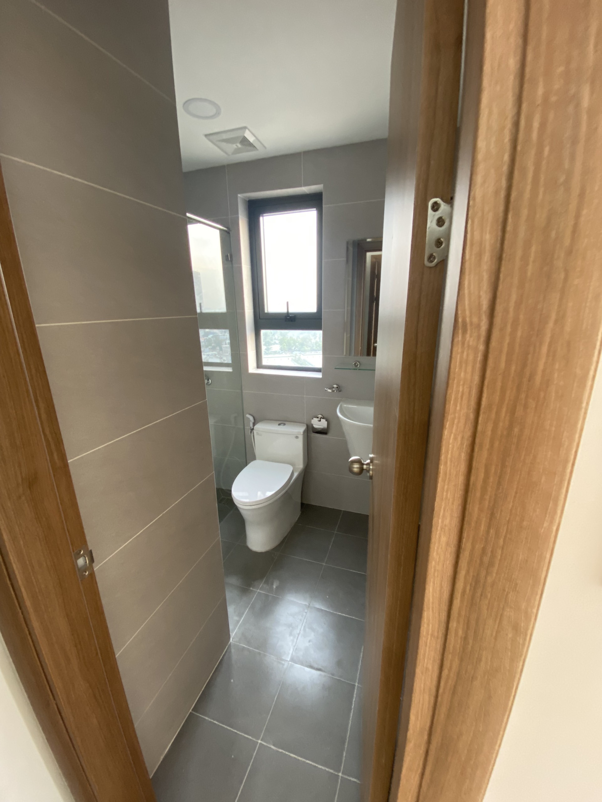 Chủ nhà ký gửi bán căn góc Bcons Plaza 2PN/2WC 51m2 giá bán 1.8 tỷ. Bao sang tên 8 mua bán