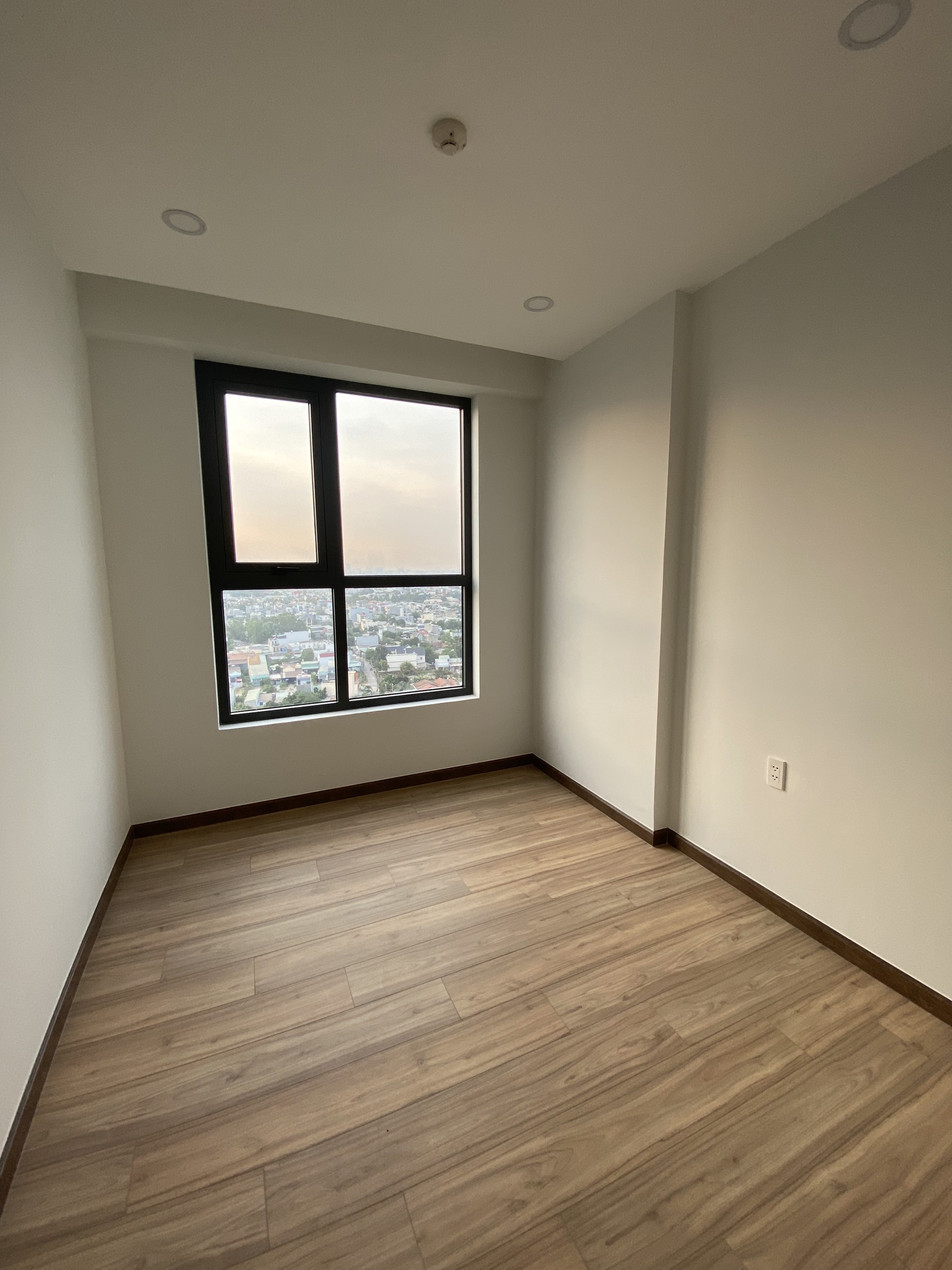 Chủ nhà ký gửi bán căn góc Bcons Plaza 2PN/2WC 51m2 giá bán 1.8 tỷ. Bao sang tên 4 bán bcosn greenview