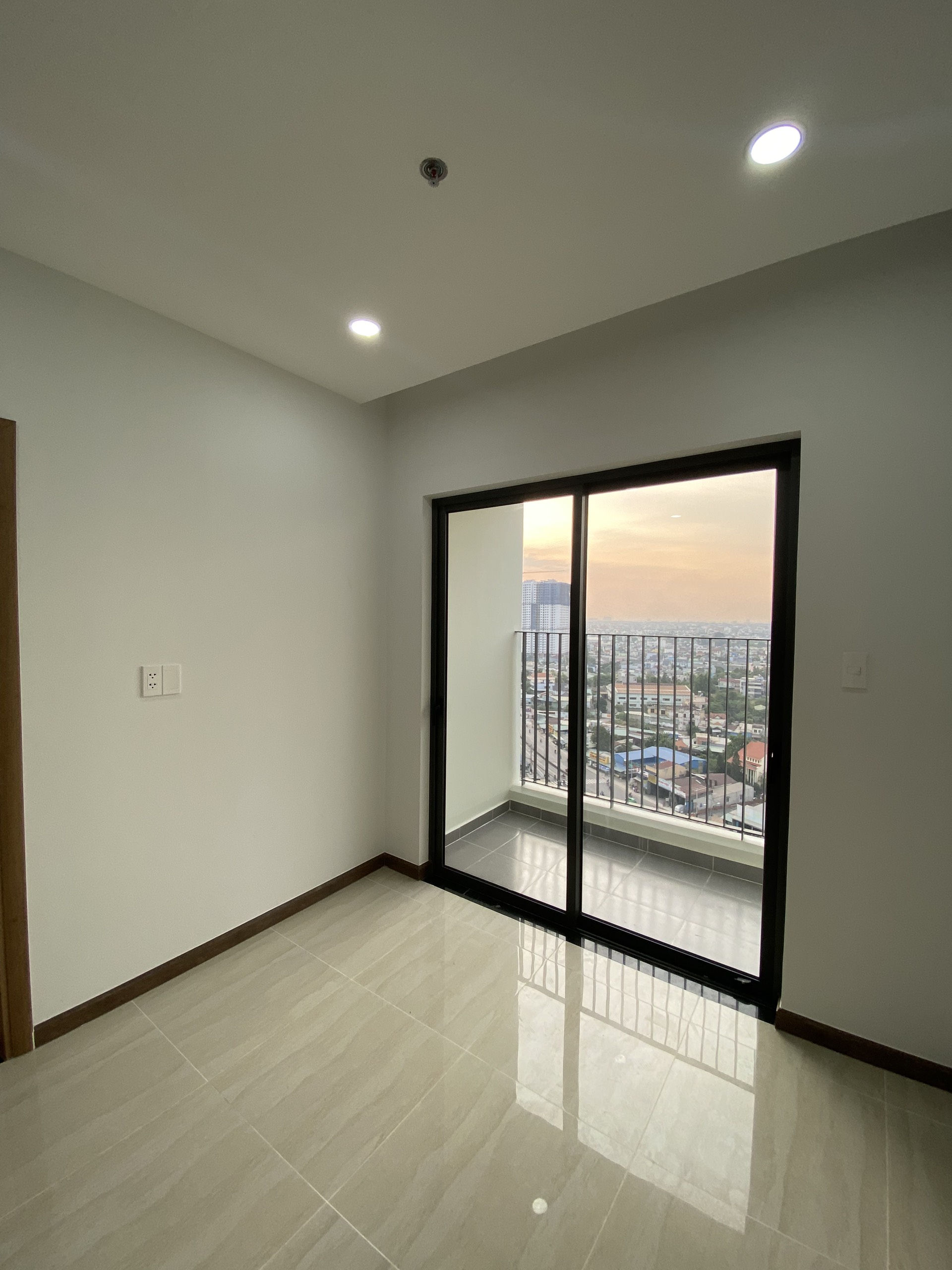 Chủ nhà ký gửi bán căn góc Bcons Plaza 2PN/2WC 51m2 giá bán 1.8 tỷ. Bao sang tên 1 cho thuê